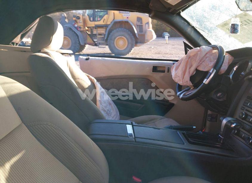 Photo 5 of 2010 Ford Mustang V6/V6 PREMIUM (VIN 1ZVBP8EN7A5177668)