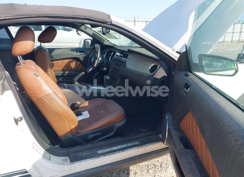 Photo 5 of 2010 Ford Mustang V6/V6 PREMIUM (VIN 1ZVBP8EN8A5170552)