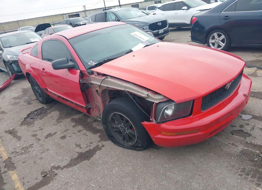 2005 Ford Mustang V6 DELUXE/V6 PREMIUM (VIN 1ZVFT80N155107898) main photo