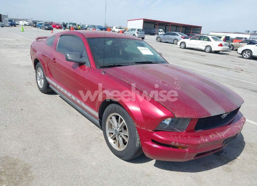 2005 Ford Mustang (VIN 1ZVFT80N155120215) main photo