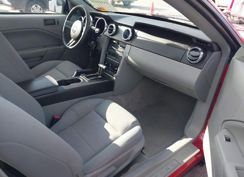 Photo 5 of 2005 Ford Mustang V6 DELUXE/V6 PREMIUM (VIN 1ZVFT80N155128881)
