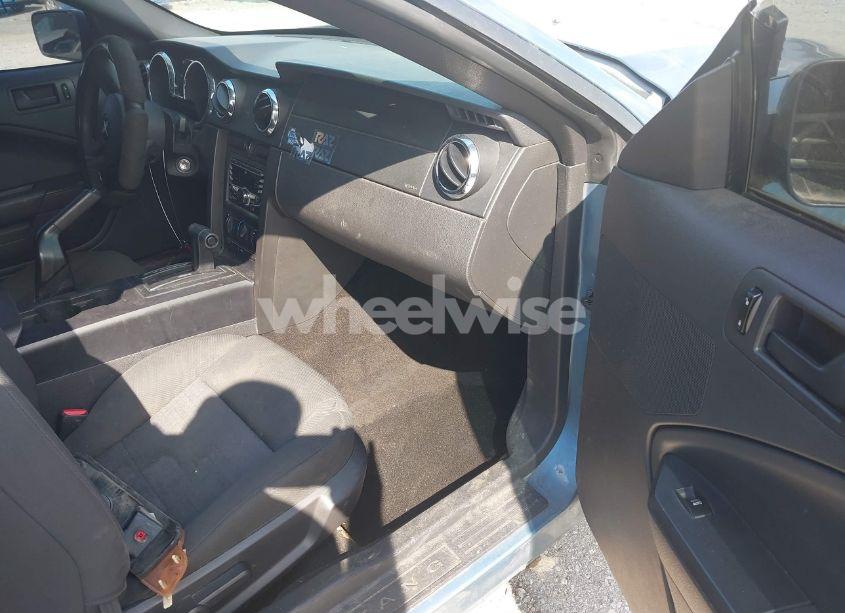 Photo 5 of 2005 Ford Mustang V6 DELUXE/V6 PREMIUM (VIN 1ZVFT80N155168894)