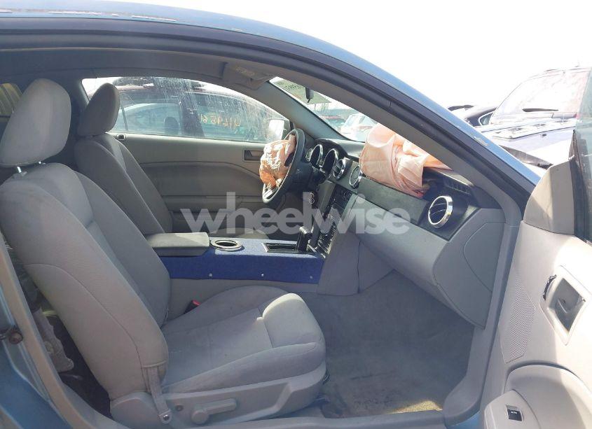 Photo 5 of 2005 Ford Mustang V6 DELUXE/V6 PREMIUM (VIN 1ZVFT80N255116500)