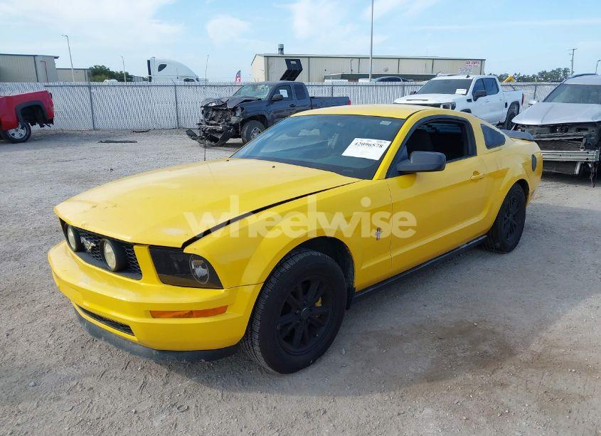 Photo 2 of 2005 Ford Mustang V6 DELUXE/V6 PREMIUM (VIN 1ZVFT80N255136181)