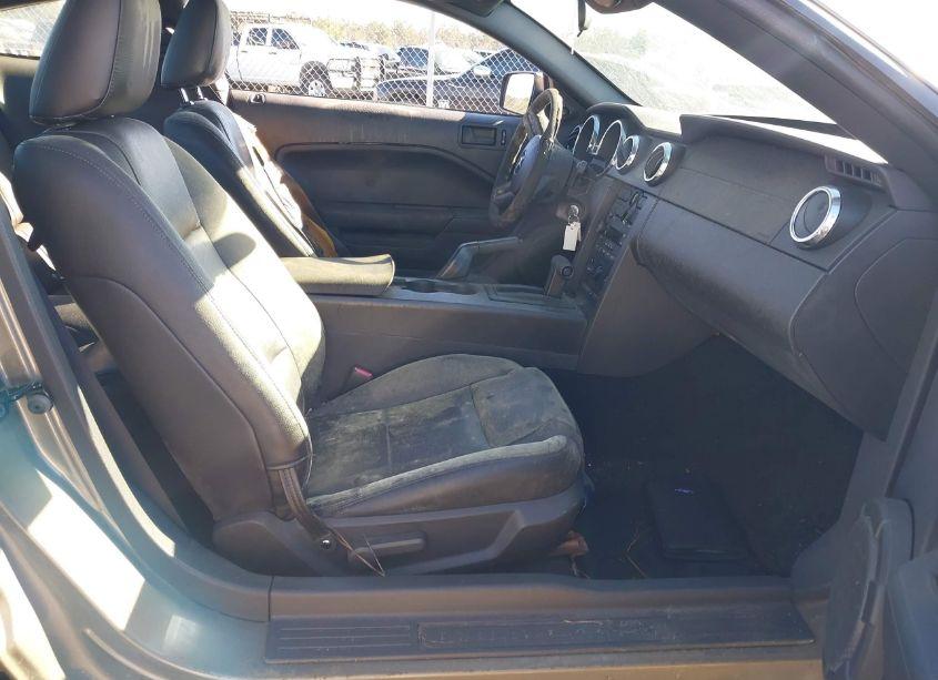 Photo 5 of 2005 Ford Mustang V6 DELUXE/V6 PREMIUM (VIN 1ZVFT80N255139632)