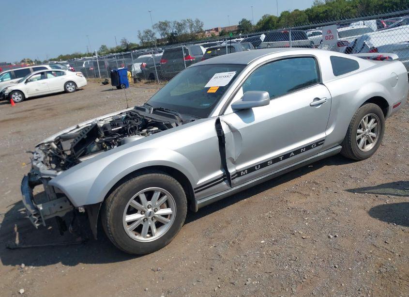 Photo 2 of 2005 Ford Mustang V6 DELUXE/V6 PREMIUM (VIN 1ZVFT80N255154745)