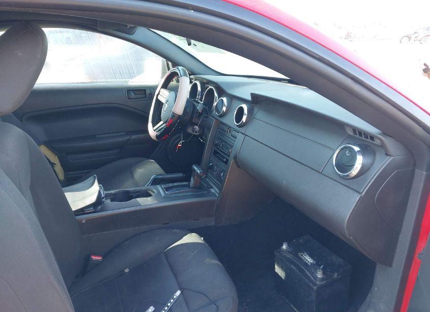 Photo 5 of 2005 Ford Mustang V6 DELUXE/V6 PREMIUM (VIN 1ZVFT80N255170847)