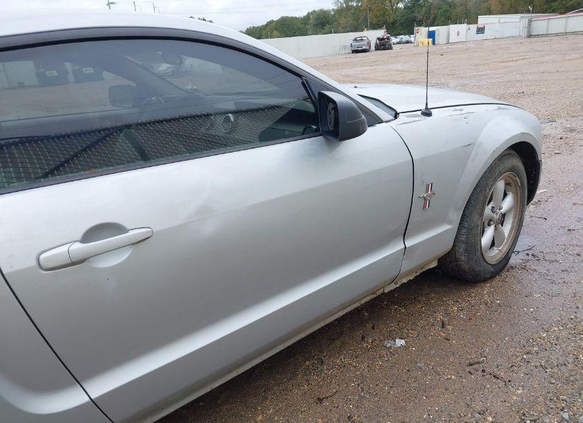 Photo 6 of 2007 Ford Mustang V6 DELUXE/V6 PREMIUM (VIN 1ZVFT80N275342894)