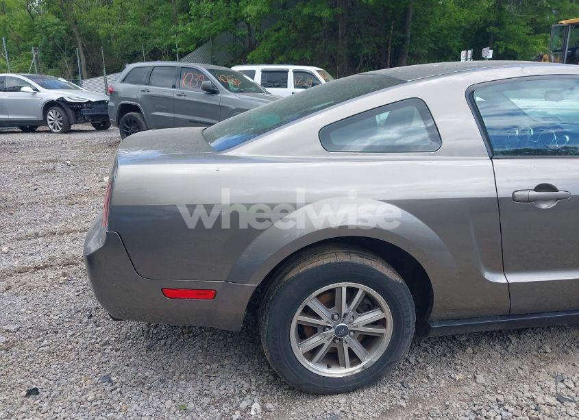 Photo 16 of 2005 Ford Mustang V6 DELUXE/V6 PREMIUM (VIN 1ZVFT80N355160005)