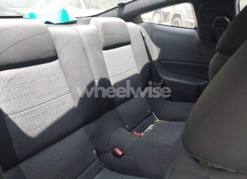 Photo 8 of 2005 Ford Mustang V6 DELUXE/V6 PREMIUM (VIN 1ZVFT80N355160005)