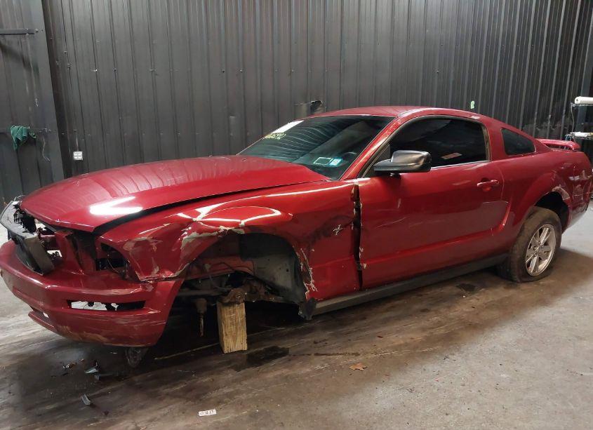 Photo 2 of 2005 Ford Mustang V6 DELUXE/V6 PREMIUM (VIN 1ZVFT80N355223913)