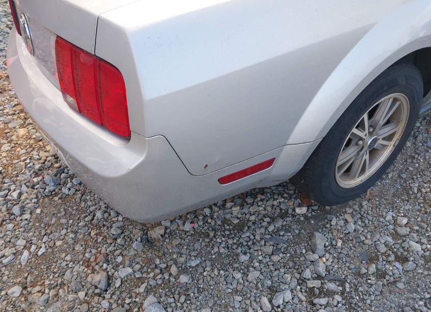 Photo 13 of 2005 Ford Mustang V6 DELUXE/V6 PREMIUM (VIN 1ZVFT80N355238394)