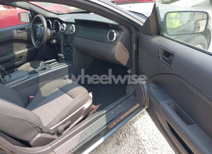 Photo 5 of 2005 Ford Mustang V6 DELUXE/V6 PREMIUM (VIN 1ZVFT80N355240212)