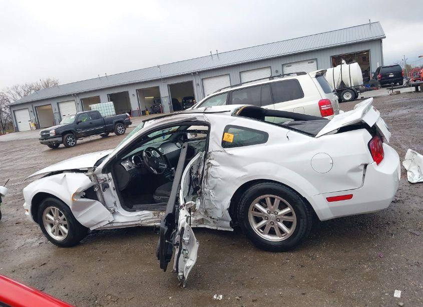 Photo 15 of 2005 Ford Mustang V6 DELUXE/V6 PREMIUM (VIN 1ZVFT80N455212502)