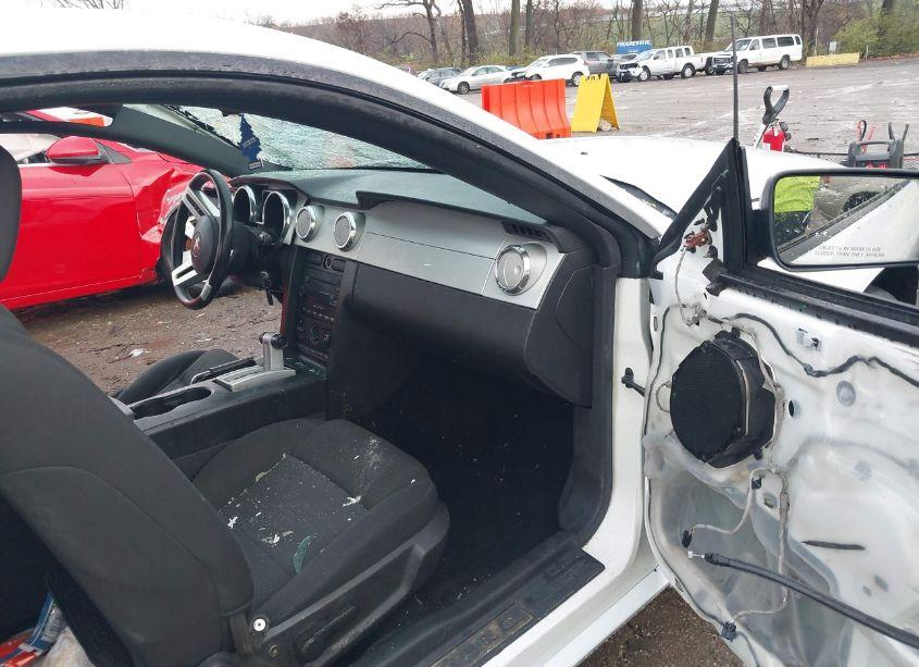 Photo 5 of 2005 Ford Mustang V6 DELUXE/V6 PREMIUM (VIN 1ZVFT80N455212502)