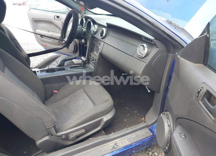 Photo 5 of 2005 Ford Mustang V6 DELUXE/V6 PREMIUM (VIN 1ZVFT80N555143979)