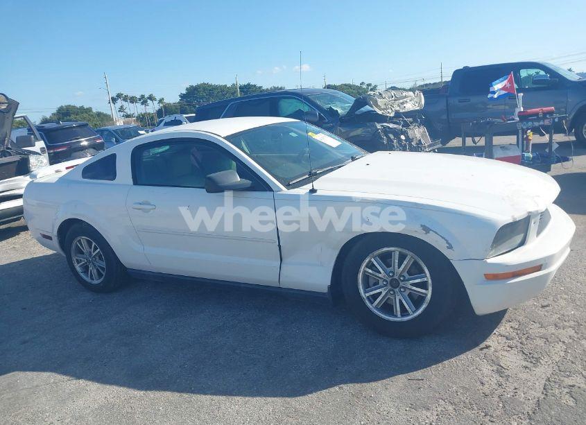 Photo 13 of 2005 Ford Mustang V6 DELUXE/V6 PREMIUM (VIN 1ZVFT80N555197525)