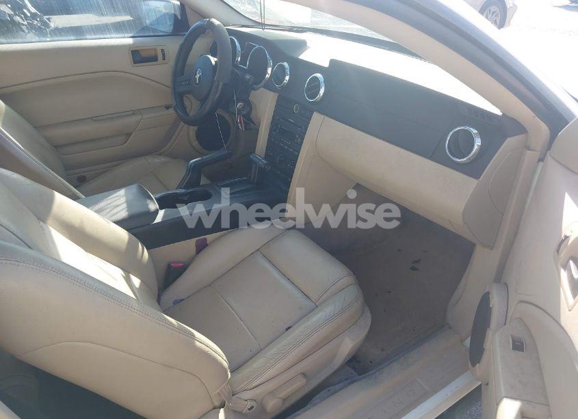 Photo 5 of 2005 Ford Mustang V6 DELUXE/V6 PREMIUM (VIN 1ZVFT80N555197525)