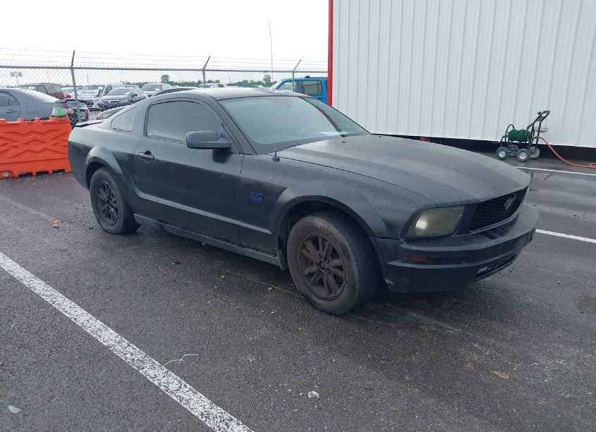 2007 Ford Mustang V6 DELUXE/V6 PREMIUM (VIN 1ZVFT80N575231871) main photo