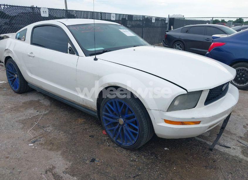 2007 Ford Mustang V6 DELUXE/V6 PREMIUM (VIN 1ZVFT80N675258268) main photo