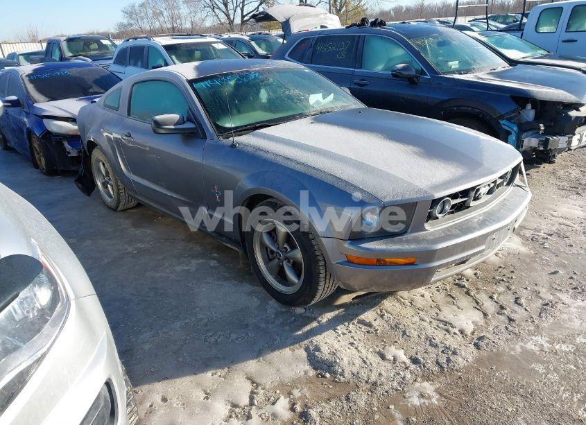2006 Ford Mustang V6 (VIN 1ZVFT80N765233121) main photo