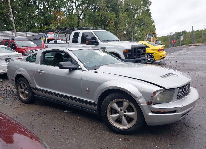 2006 Ford Mustang V6 (VIN 1ZVFT80N765242725) main photo