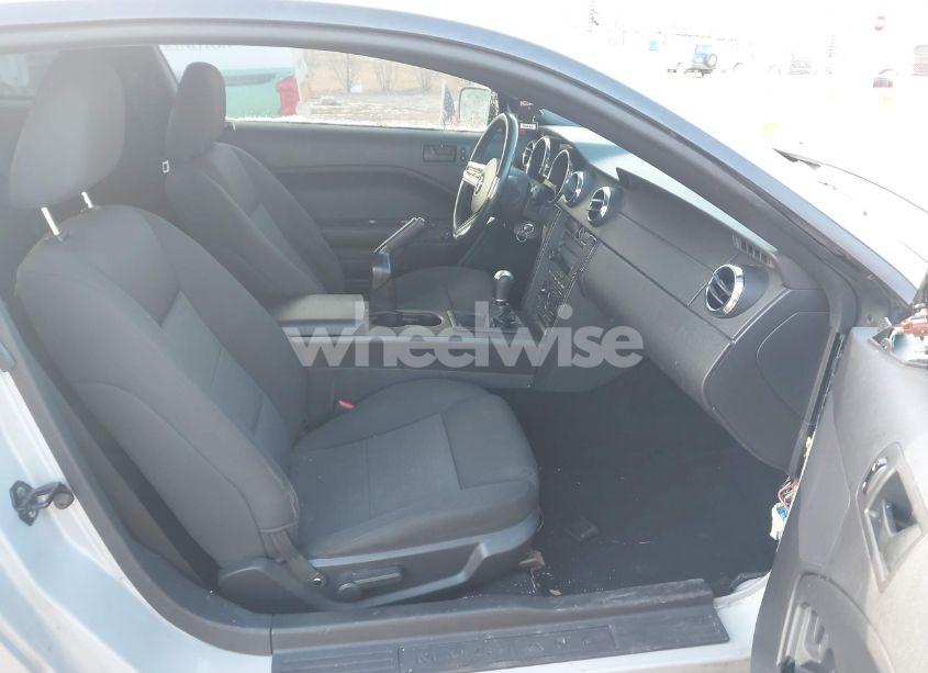 Photo 5 of 2005 Ford Mustang V6 DELUXE/V6 PREMIUM (VIN 1ZVFT80N855149405)