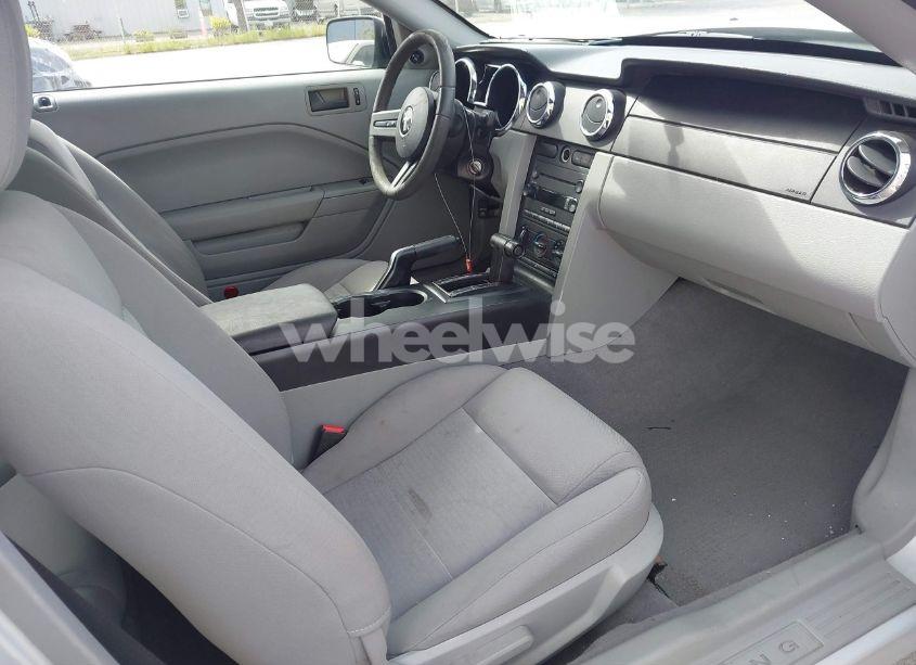 Photo 5 of 2005 Ford Mustang V6 DELUXE/V6 PREMIUM (VIN 1ZVFT80N855189337)