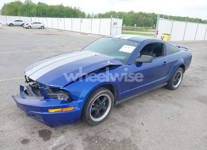 Photo 2 of 2005 Ford Mustang V6 DELUXE/V6 PREMIUM (VIN 1ZVFT80N955103890)