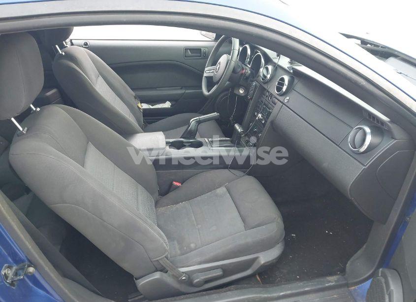 Photo 5 of 2005 Ford Mustang V6 DELUXE/V6 PREMIUM (VIN 1ZVFT80N955103890)