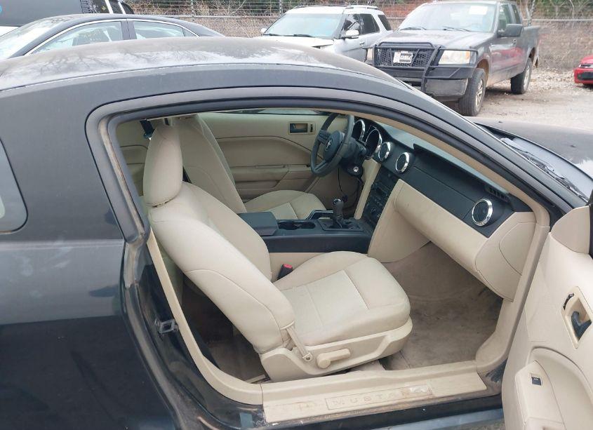 Photo 5 of 2005 Ford Mustang V6 DELUXE/V6 PREMIUM (VIN 1ZVFT80N955169498)