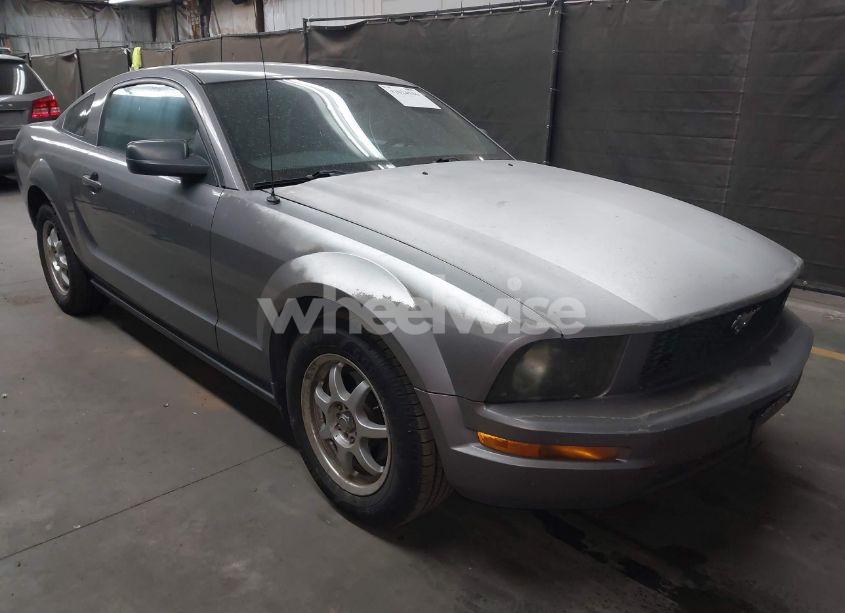 2006 Ford Mustang V6 (VIN 1ZVFT80N965118228) main photo