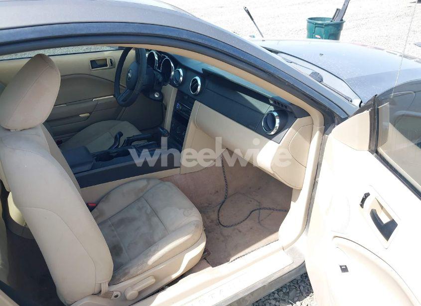 Photo 5 of 2005 Ford Mustang V6 DELUXE/V6 PREMIUM (VIN 1ZVFT80NX55110332)