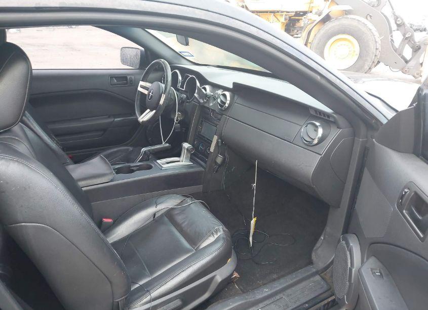 Photo 5 of 2005 Ford Mustang V6 DELUXE/V6 PREMIUM (VIN 1ZVFT80NX55167498)