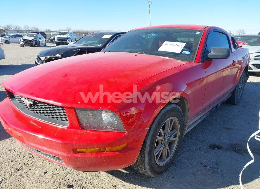 Photo 2 of 2005 Ford Mustang V6 DELUXE/V6 PREMIUM (VIN 1ZVFT80NX55208583)
