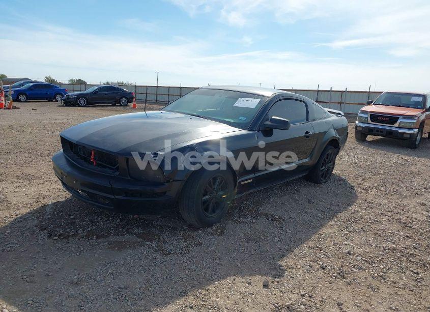 Photo 2 of 2005 Ford Mustang V6 DELUXE/V6 PREMIUM (VIN 1ZVFT80NX55237811)