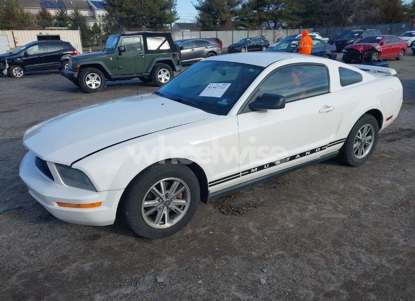 Photo 2 of 2005 Ford Mustang V6 DELUXE/V6 PREMIUM (VIN 1ZVFT80NX55249389)