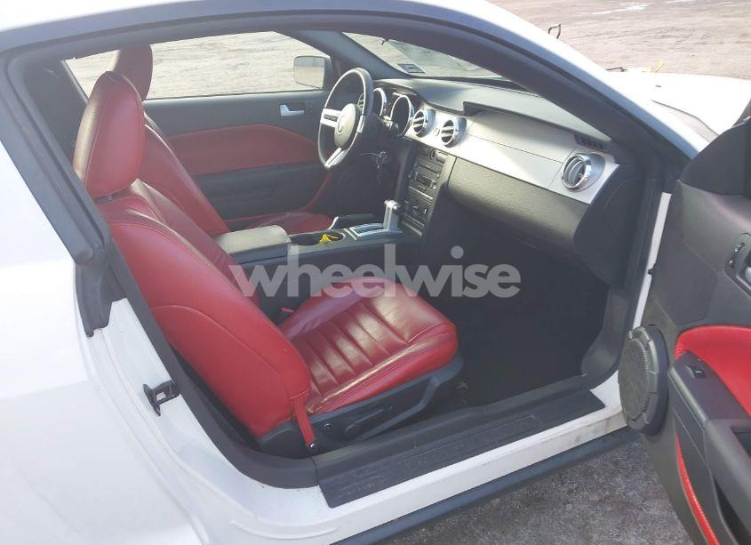 Photo 5 of 2005 Ford Mustang V6 DELUXE/V6 PREMIUM (VIN 1ZVFT80NX55249389)