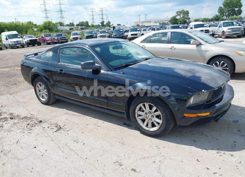 2006 Ford Mustang V6 (VIN 1ZVFT80NX65122031) main photo
