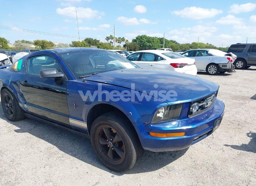 2006 Ford Mustang V6 (VIN 1ZVFT80NX65129626) main photo