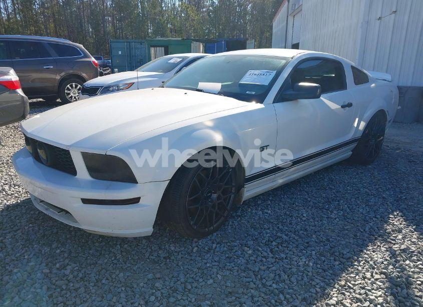 Photo 2 of 2005 Ford Mustang GT DELUXE/GT PREMIUM (VIN 1ZVFT82H055155738)