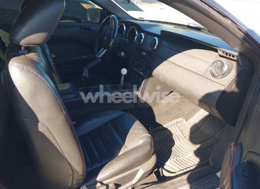 Photo 5 of 2005 Ford Mustang GT DELUXE/GT PREMIUM (VIN 1ZVFT82H055155738)