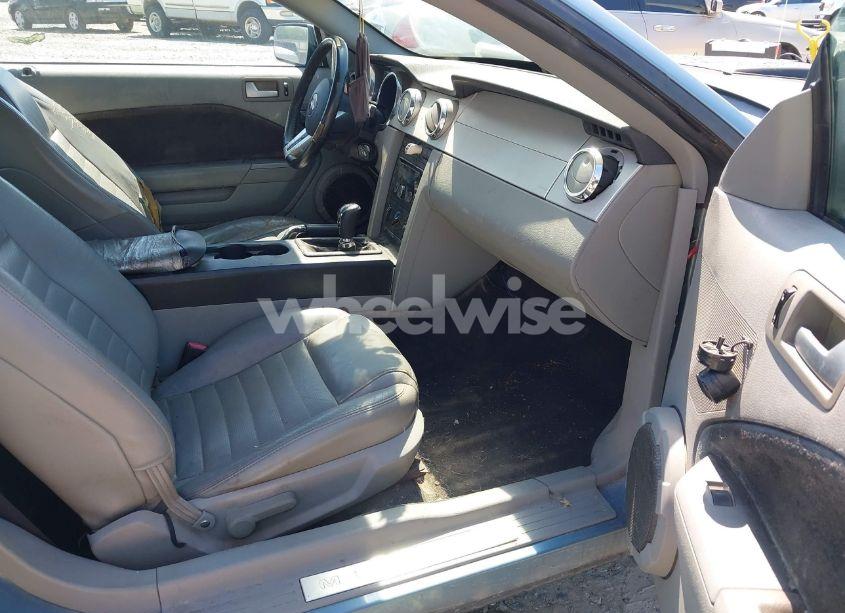 Photo 5 of 2005 Ford Mustang GT DELUXE/GT PREMIUM (VIN 1ZVFT82H155200458)