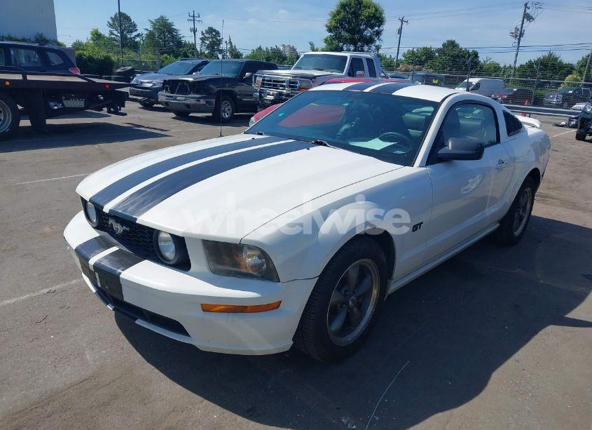 Photo 2 of 2005 Ford Mustang GT DELUXE/GT PREMIUM (VIN 1ZVFT82H155226414)