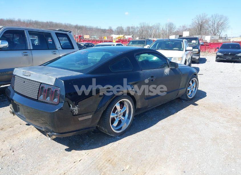 Photo 4 of 2005 Ford Mustang GT DELUXE/GT PREMIUM (VIN 1ZVFT82H255205166)