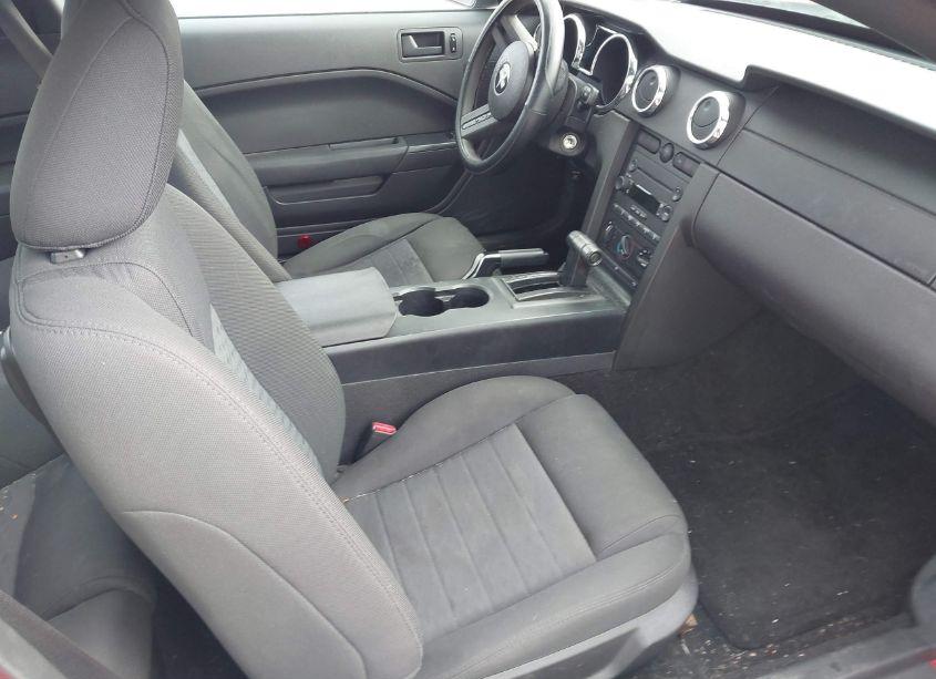 Photo 5 of 2005 Ford Mustang GT DELUXE/GT PREMIUM (VIN 1ZVFT82H255210481)