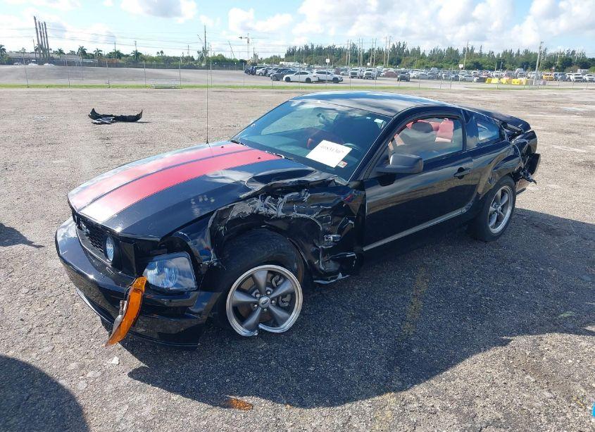 Photo 2 of 2005 Ford Mustang GT DELUXE/GT PREMIUM (VIN 1ZVFT82H355241304)