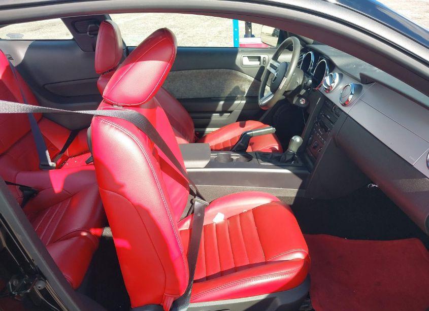 Photo 5 of 2005 Ford Mustang GT DELUXE/GT PREMIUM (VIN 1ZVFT82H355241304)