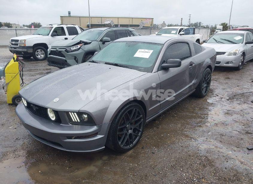 Photo 2 of 2007 Ford Mustang GT DELUXE/GT PREMIUM (VIN 1ZVFT82H575260357)