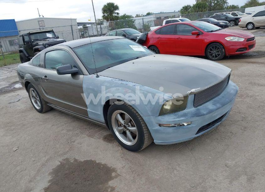 2005 Ford Mustang GT DELUXE/GT PREMIUM (VIN 1ZVFT82H655236940) main photo
